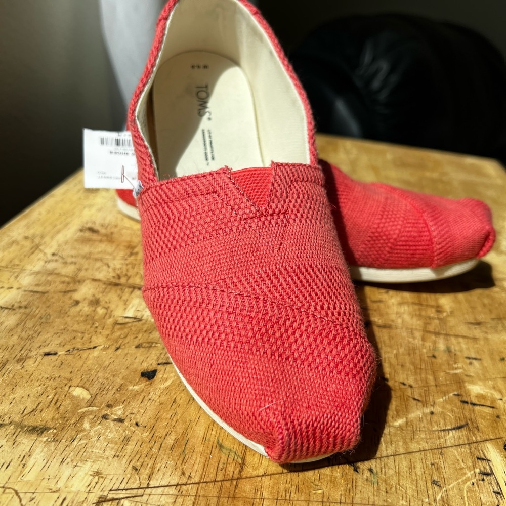 Women’s TOMS Bright Red Knit Slip-On Sneakers